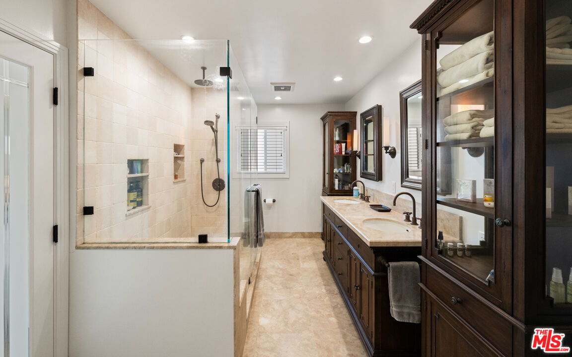 697 Washington Boulevard Marina del Rey, CA 90292 - Photo 14 of 18