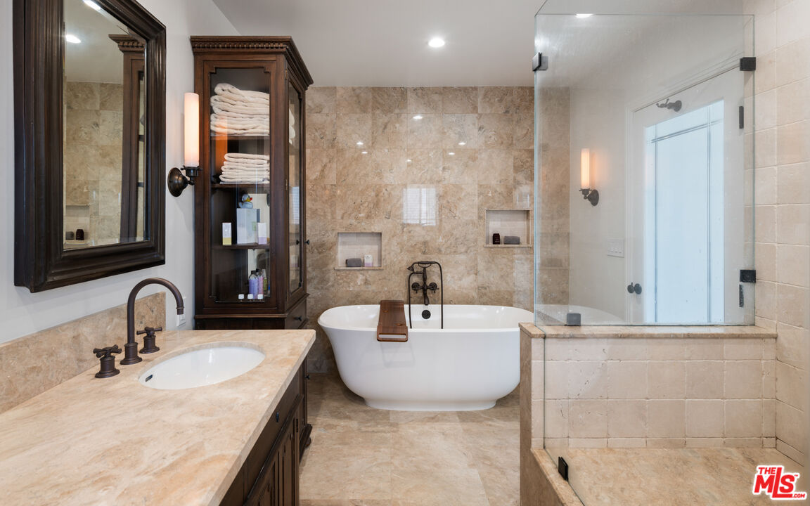 697 Washington Boulevard Marina del Rey, CA 90292 - Photo 15 of 18