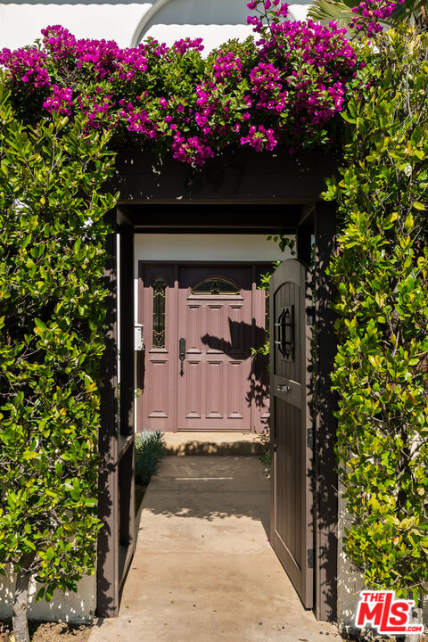 697 Washington Boulevard Marina del Rey, CA 90292 - Photo 2 of 18