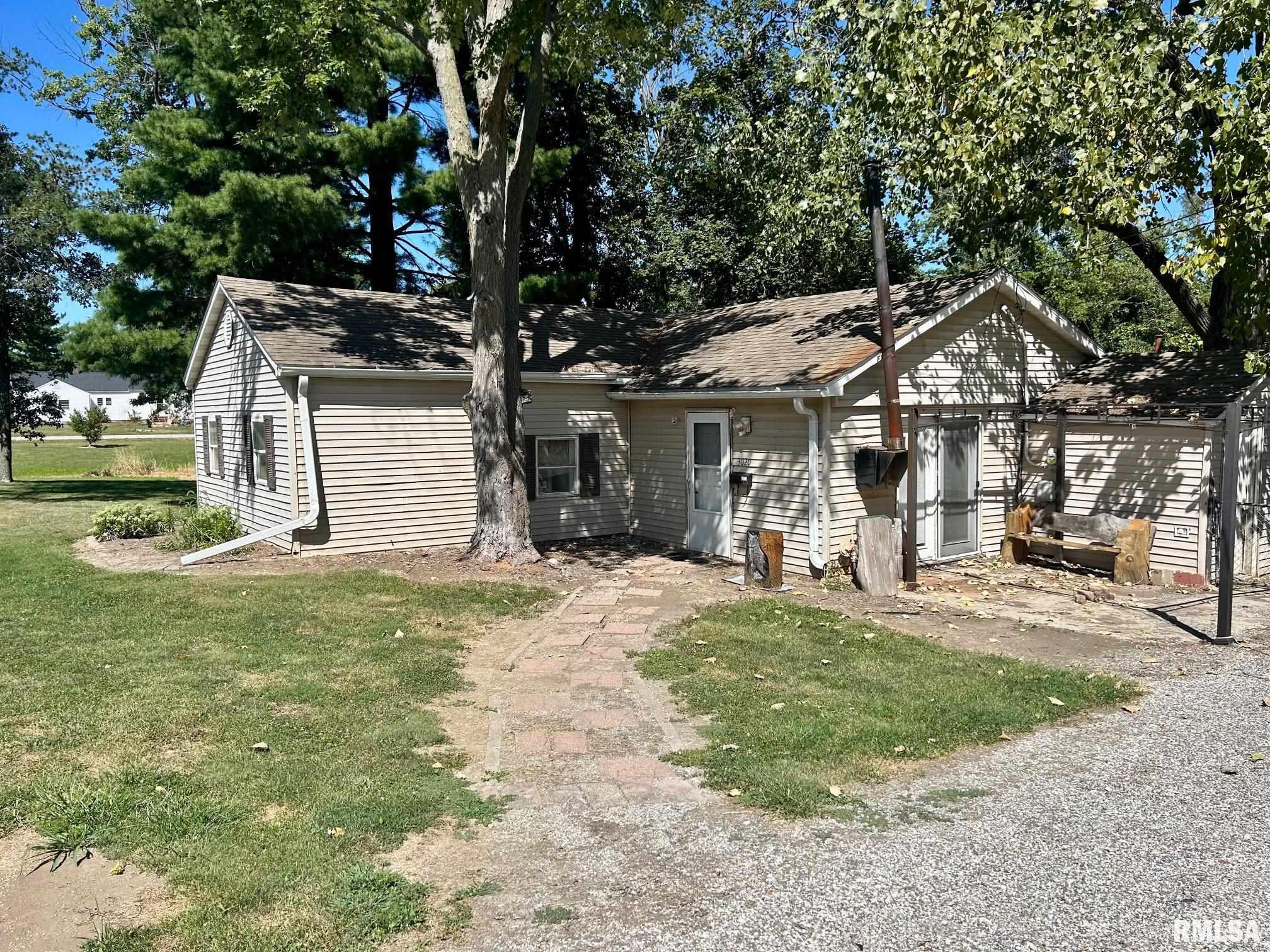 3020 South Laura Street Decatur, IL 62521 - Photo 2 of 16