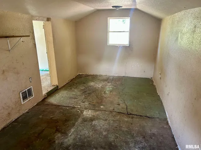 $39,900 | 3020 South Laura Street, Decatur, IL 62521