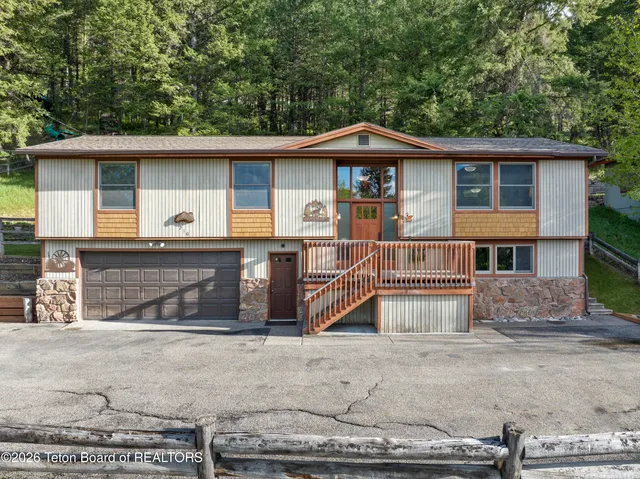 $2,495,000 | 210 Spruce Drive, Jackson, WY 83001