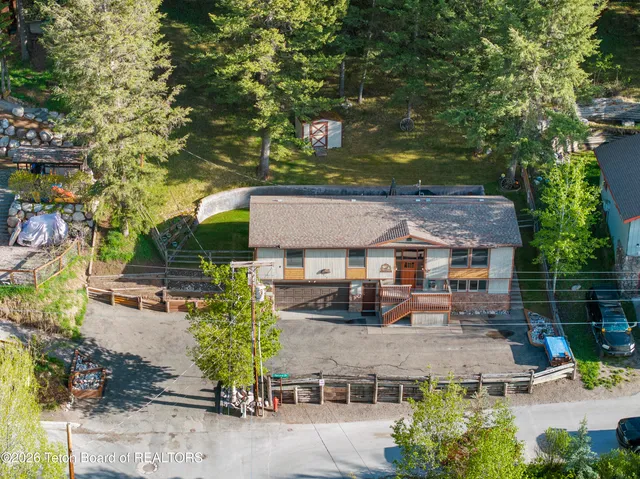 $2,495,000 | 210 Spruce Drive, Jackson, WY 83001