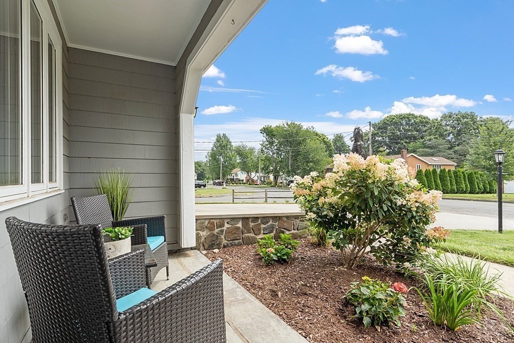 5 Locksley Road Danvers, MA 01923 - Photo 3 of 33 Gallery Image 3