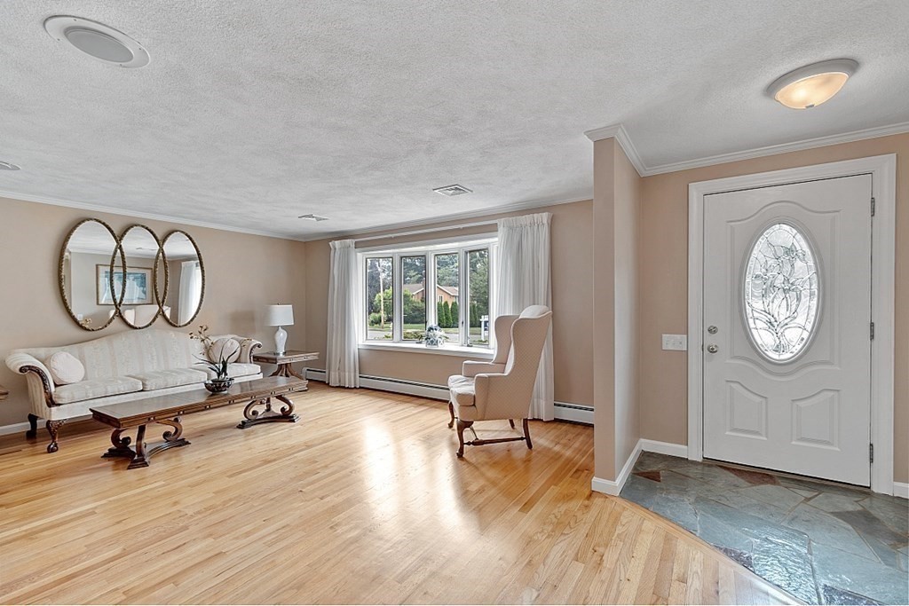 5 Locksley Road Danvers, MA 01923 - Photo 5 of 33 Gallery Image 5