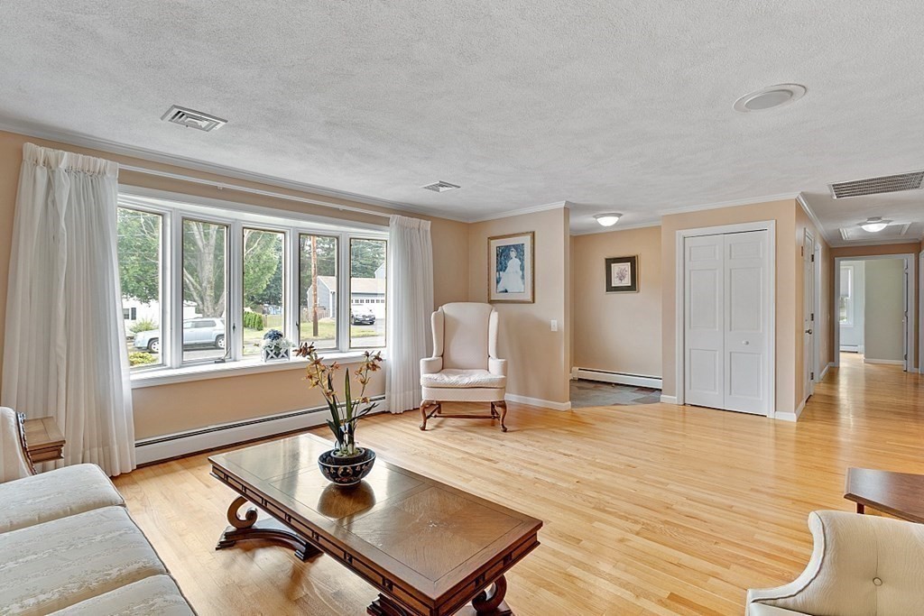 5 Locksley Road Danvers, MA 01923 - Photo 6 of 33 Gallery Image 6
