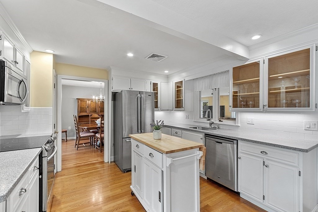 5 Locksley Road Danvers, MA 01923 - Photo 9 of 33 Gallery Image 9