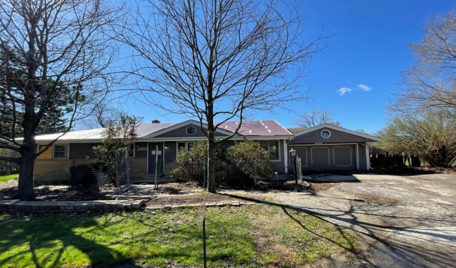 19W719 West Holtz Avenue Addison, IL 60101 - Photo 2 of 11 a view of a house with swimming pool and porch with furniture