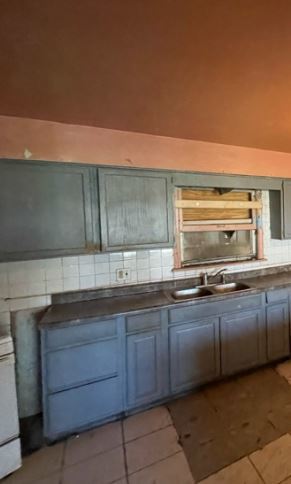 19W719 West Holtz Avenue Addison, IL 60101 - Photo 5 of 11 a view of a kitchen counter top space and cabinets