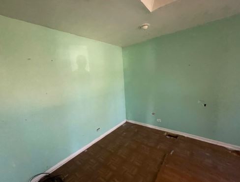 19W719 West Holtz Avenue Addison, IL 60101 - Photo 9 of 11 an empty room with a empty space