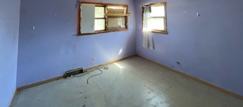 19W719 West Holtz Avenue Addison, IL 60101 - Photo 10 of 11 an empty room with windows