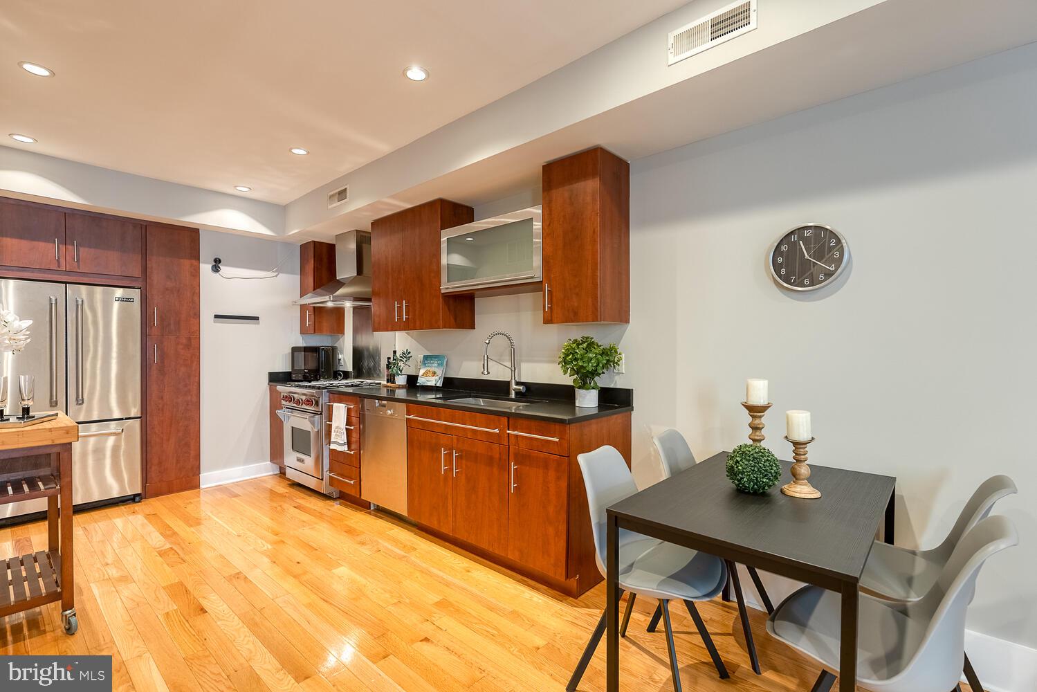 1806 Kalorama Road Northwest, Unit 1 Washington, DC 20009 - Photo 22 of 43 Open kitchen w granite counters + stainless steel!