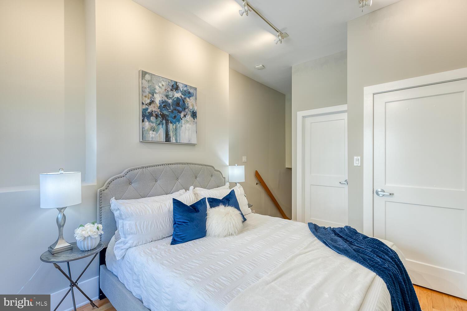 1806 Kalorama Road Northwest, Unit 1 Washington, DC 20009 - Photo 28 of 43 Sunny upper level primary suite with en suite bath