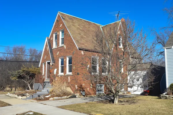 $339,500 | 3901 Custer Avenue, Lyons, IL 60534