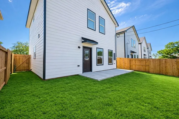 $1,950 | 410 North 4th Street, Beasley, TX 77417