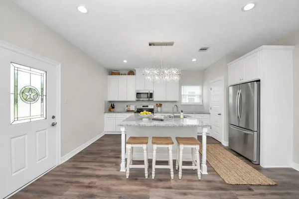 $1,950 | 410 North 4th Street, Beasley, TX 77417