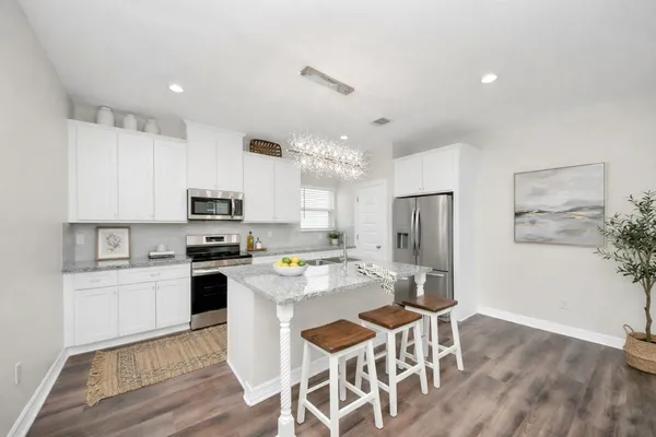 $1,950 | 410 North 4th Street, Beasley, TX 77417