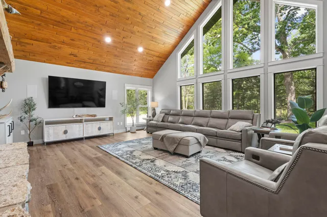 $1,099,000 | W14145 County Road C, Athelstane, WI 54104