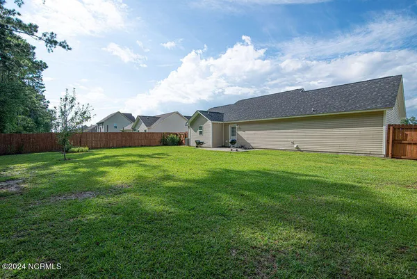 $1,750 | 258 Breakwater Drive, Sneads Ferry, NC 28460