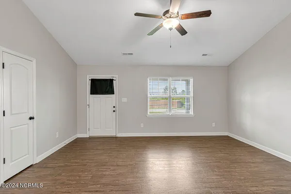 $1,750 | 258 Breakwater Drive, Sneads Ferry, NC 28460