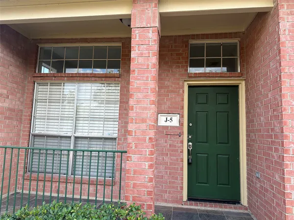 $1,750 | 2710 Grants Lake Boulevard, Unit J5, Sugar Land, TX 77479