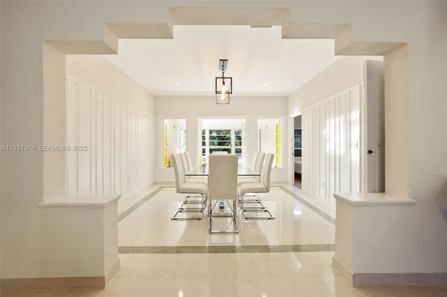 $2,400,000 | 3760 Royal Palm Avenue, Miami Beach, FL 33140