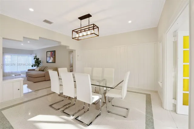 $2,400,000 | 3760 Royal Palm Avenue, Miami Beach, FL 33140