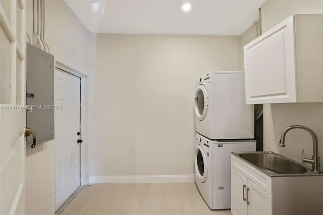 $2,400,000 | 3760 Royal Palm Avenue, Miami Beach, FL 33140