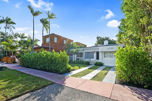 $2,400,000 | 3760 Royal Palm Avenue, Miami Beach, FL 33140
