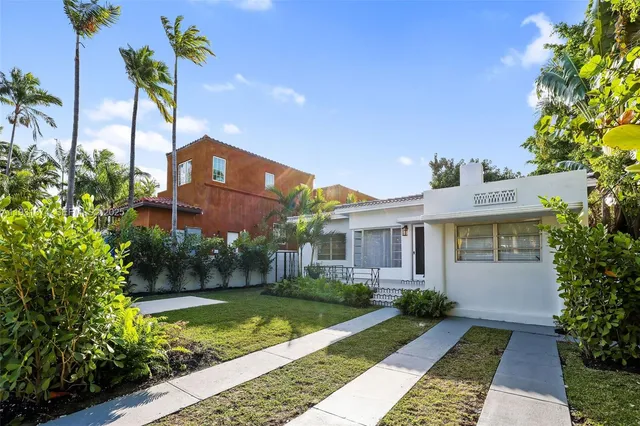 $2,400,000 | 3760 Royal Palm Avenue, Miami Beach, FL 33140