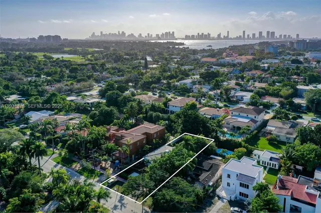 $2,400,000 | 3760 Royal Palm Avenue, Miami Beach, FL 33140