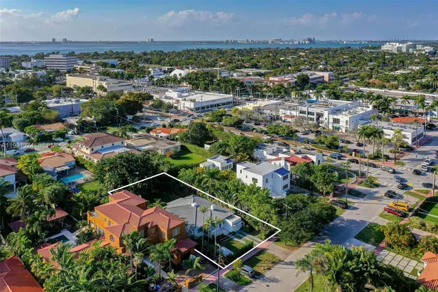 $2,400,000 | 3760 Royal Palm Avenue, Miami Beach, FL 33140