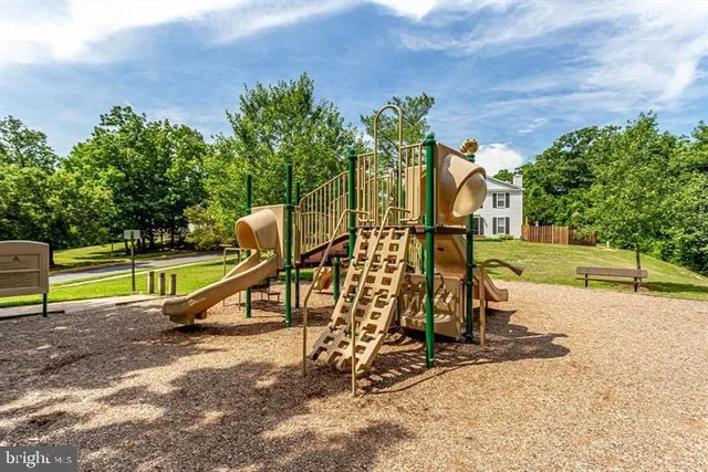 $649,995 | 5706 Lofthill Court, Alexandria, VA 22303