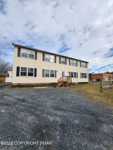 $1,450 | 111 Lenox Avenue, Unit 2, East Stroudsburg, PA 18301