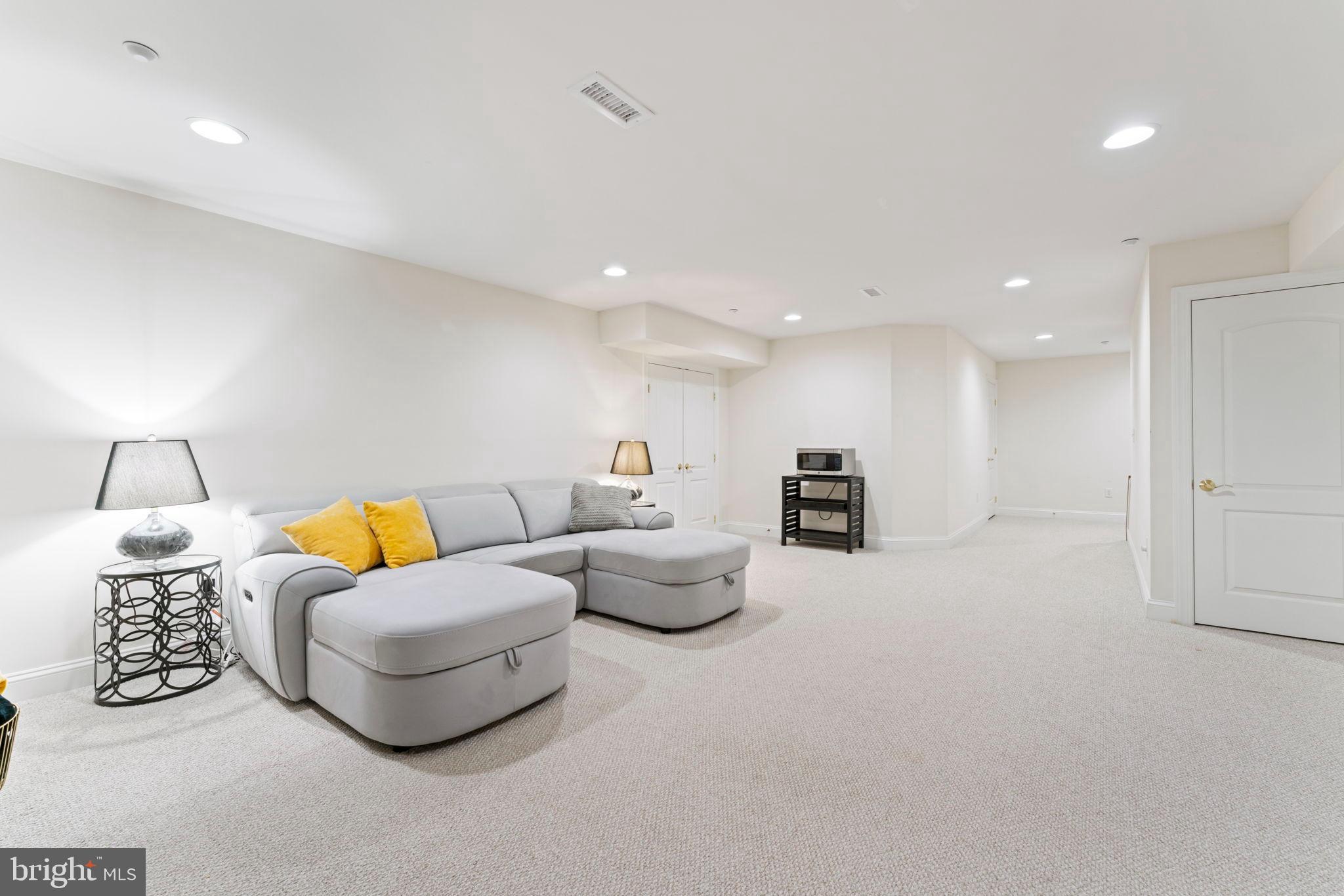 2411 Grand Oaks Court, Unit 30 Abingdon, MD 21009 - Photo 33 of 45 a living room with furniture and a lamp