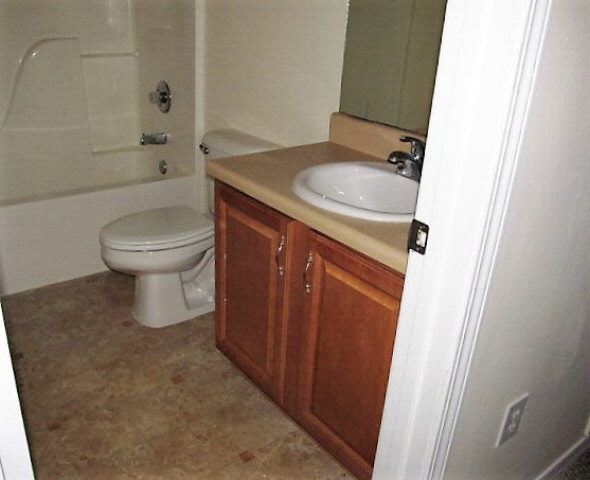 17058 Sugar Loop Foley, AL 36535 - Photo 16 of 18 Guest Bath