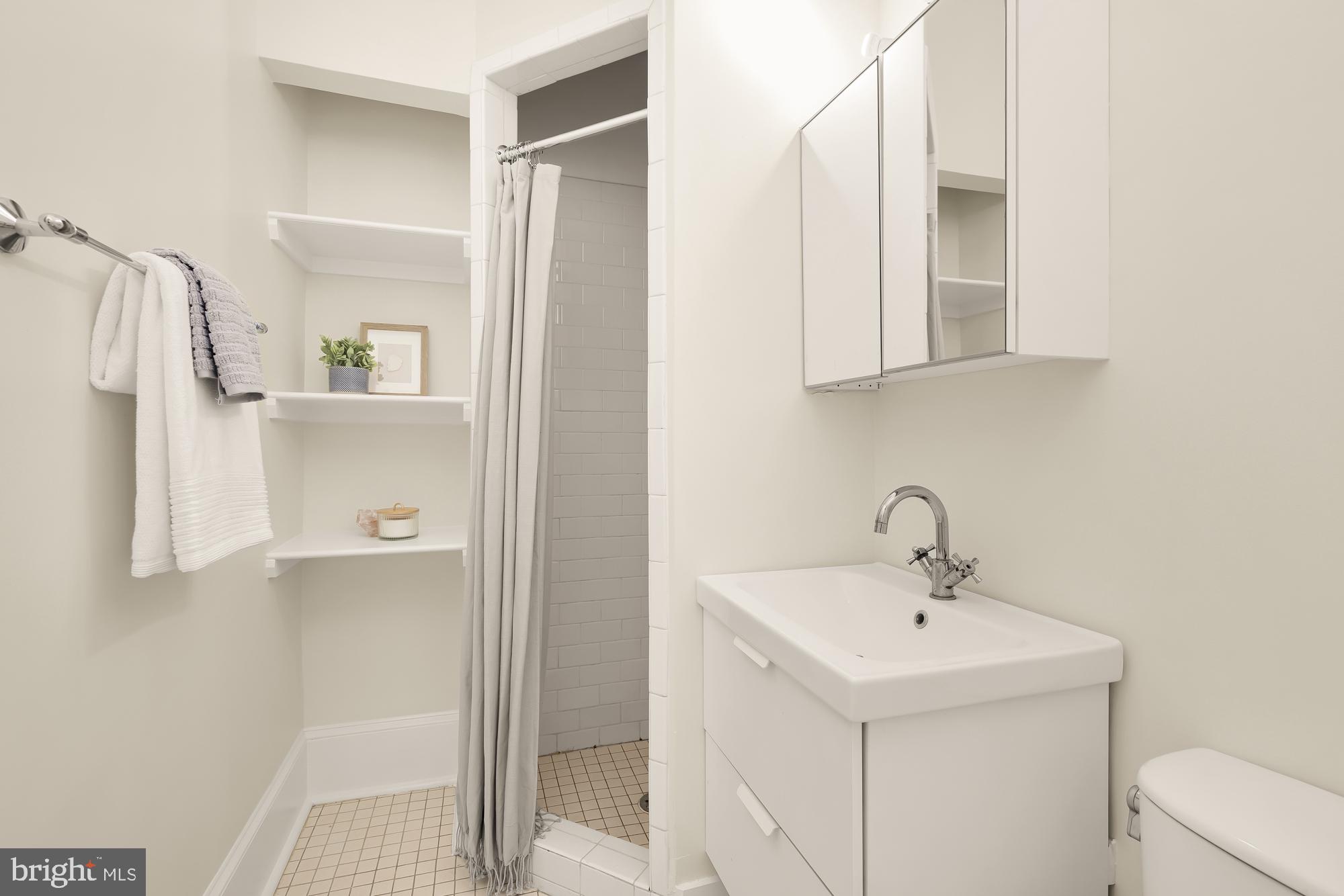1523 Park Road Northwest, Unit 302 Washington, DC 20010 - Photo 8 of 10 Bathroom