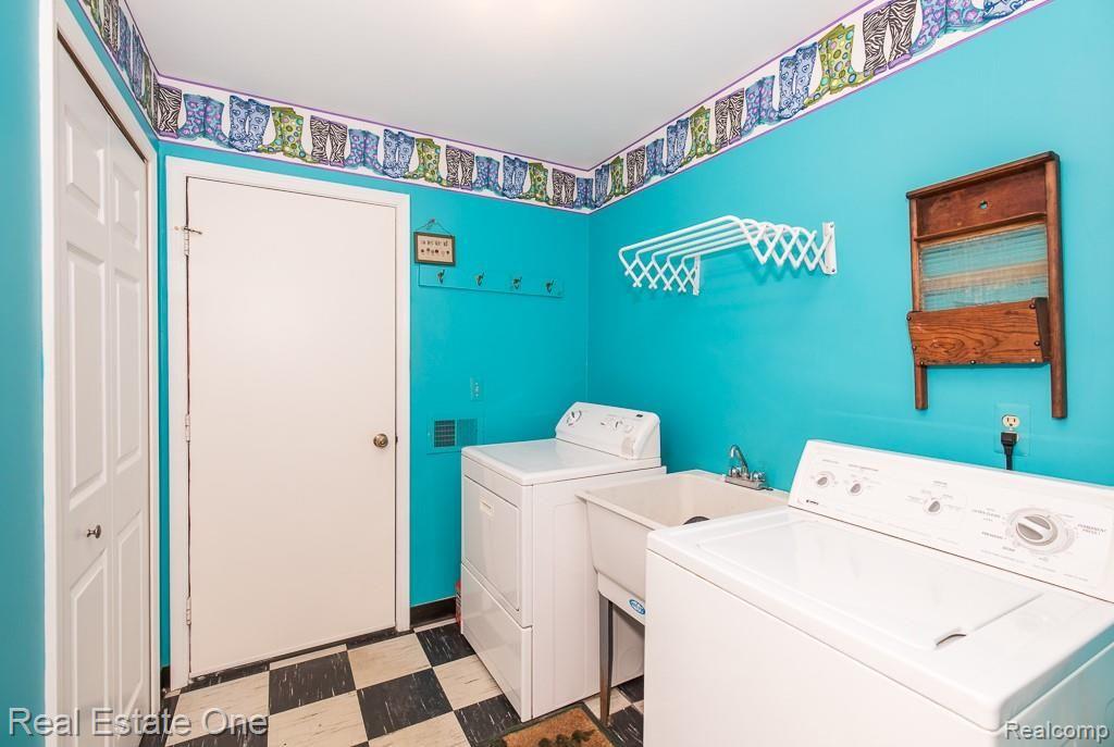 2545 Munster Road Rochester Hills, MI 48309 - Photo 29 of 33