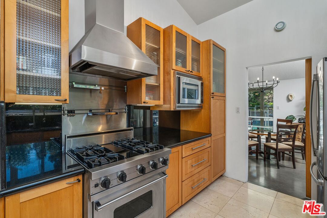 3641 Woodcliff Road Los Angeles, CA 91403 - Photo 10 of 26