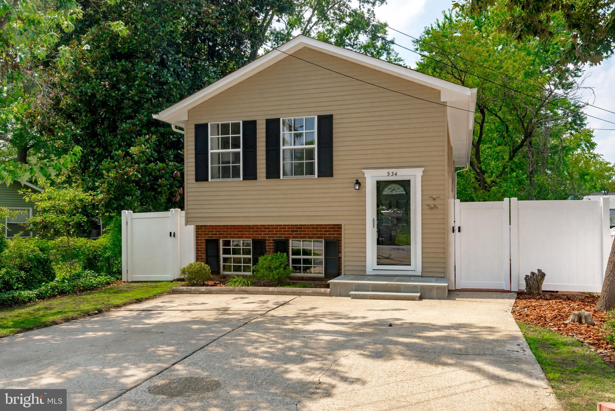 534 Londontown Road Edgewater, MD 21037 - Photo 1 of 59 a view of a white house