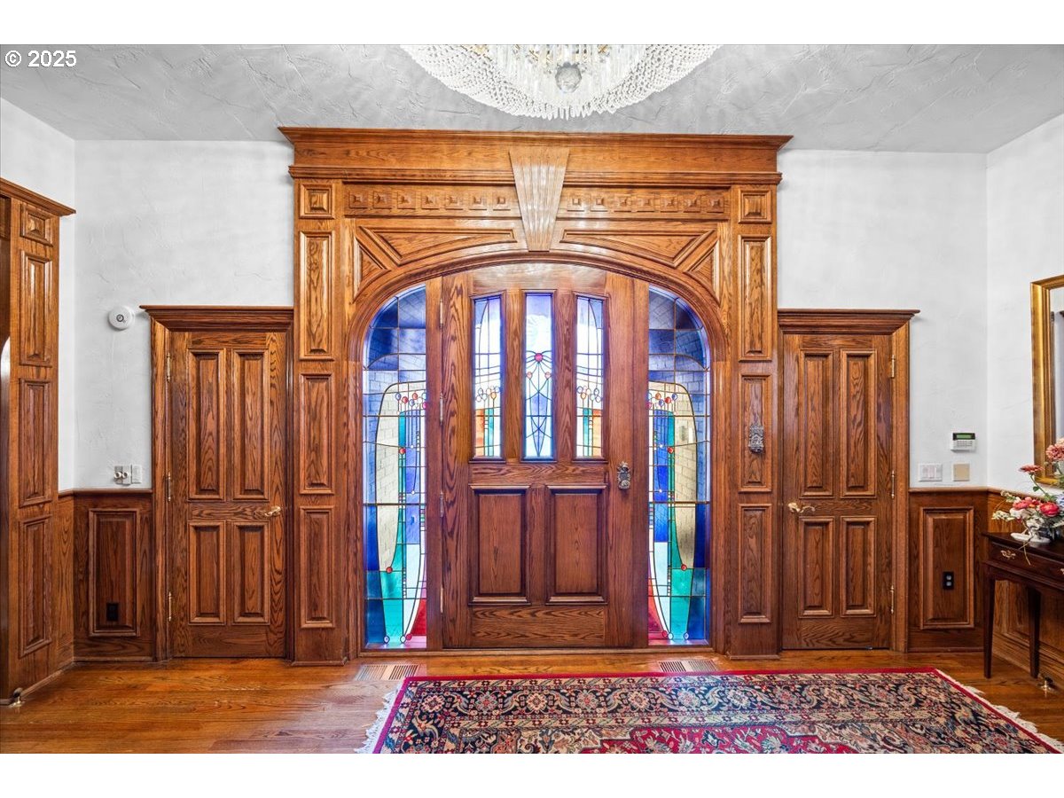 331 Metz Hill Road Oakland, OR 97462 - Photo 22 of 47 a view of entryway with a front door