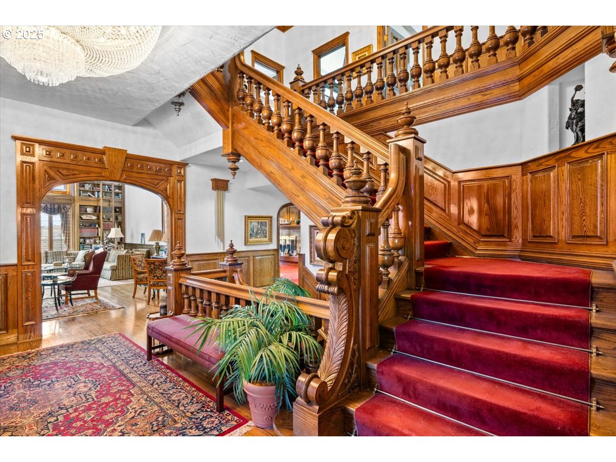 331 Metz Hill Road Oakland, OR 97462 - Photo 29 of 47 a view of entryway front with furniture