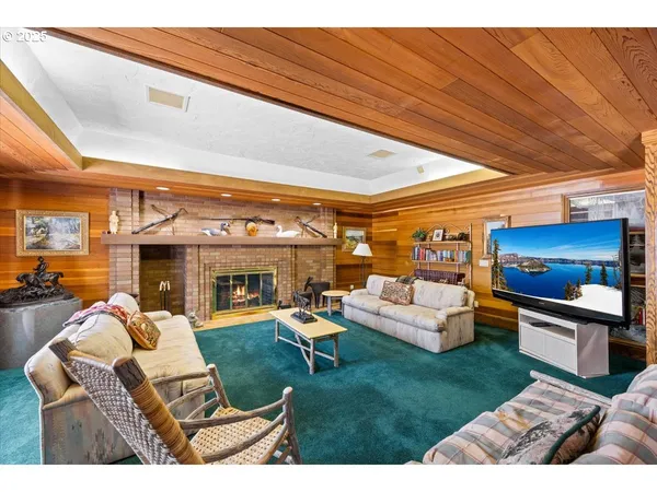 $17,500,000 | 331 Metz Hill Road, Oakland, OR 97462