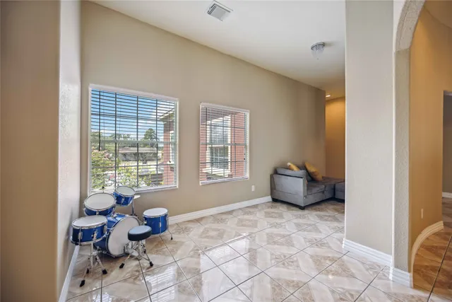 $3,500 | 5027 Creekmont Drive, Houston, TX 77091