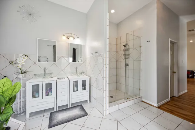 $3,500 | 5027 Creekmont Drive, Houston, TX 77091