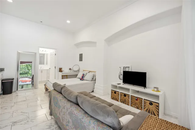 $3,500 | 5027 Creekmont Drive, Houston, TX 77091