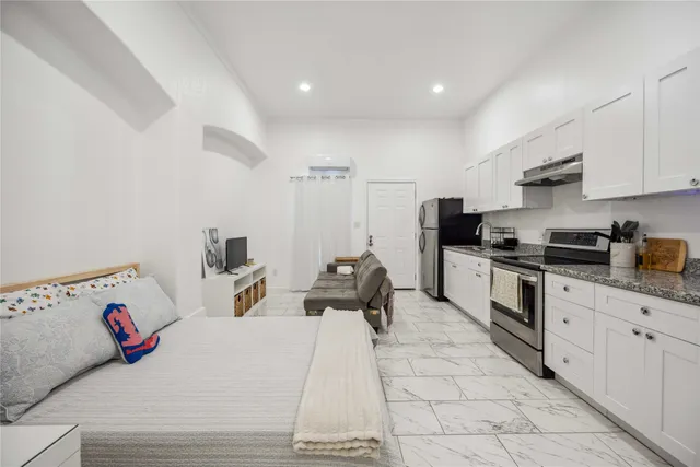 $3,500 | 5027 Creekmont Drive, Houston, TX 77091