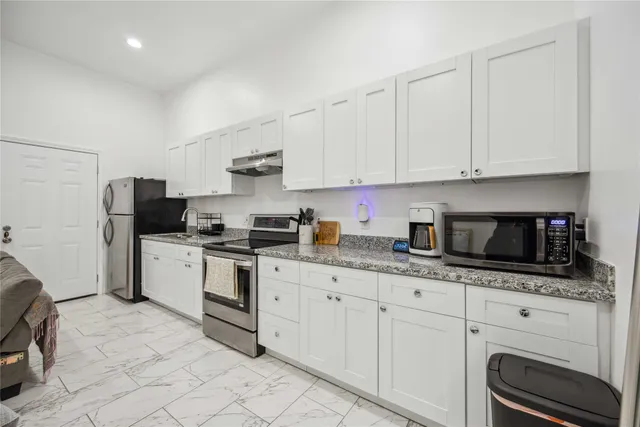 $3,500 | 5027 Creekmont Drive, Houston, TX 77091