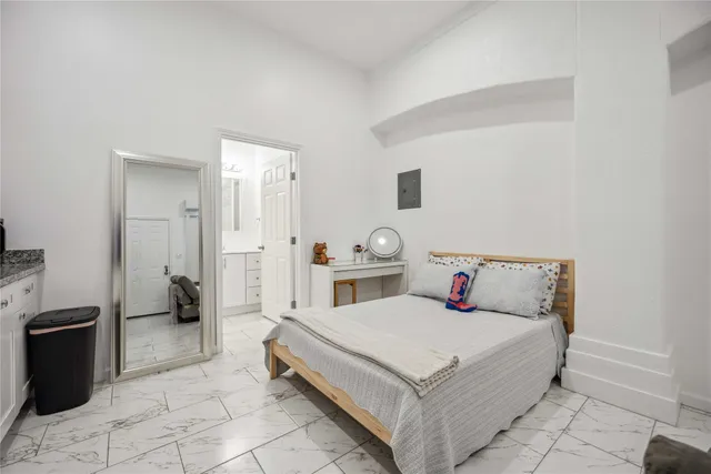 $3,500 | 5027 Creekmont Drive, Houston, TX 77091