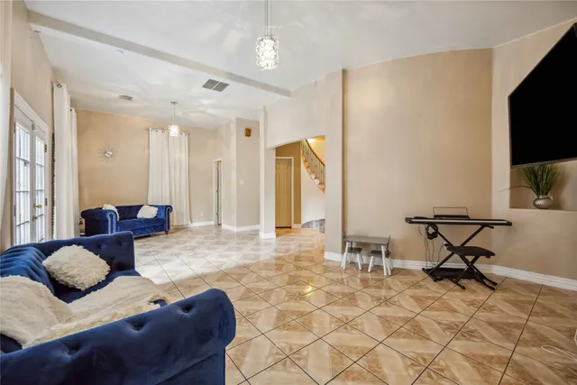 $3,500 | 5027 Creekmont Drive, Houston, TX 77091